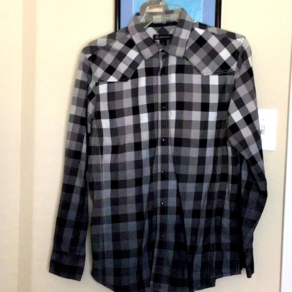 Long sleeves sports shirt in two tone color. Gray and dark gray. Large size